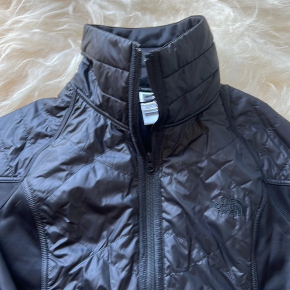 The North Face black shell lightweight jacket! - Picture 5 of 11